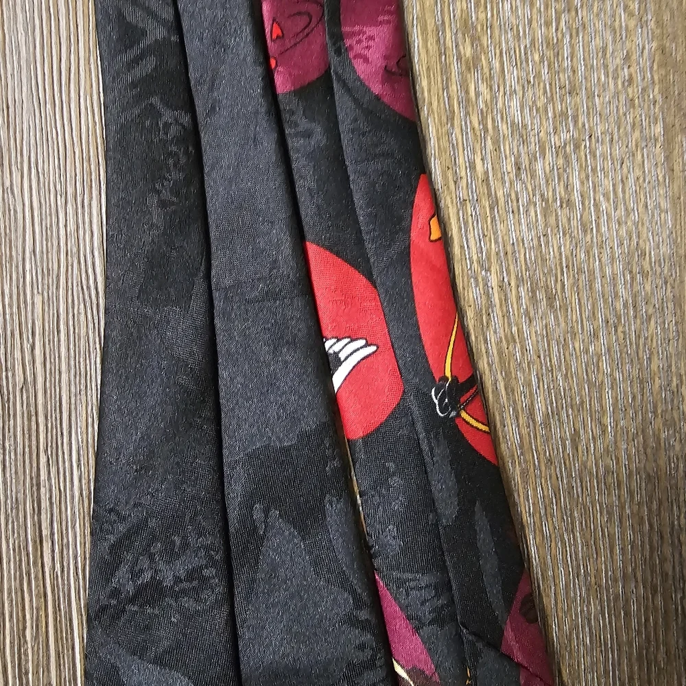 Looney Toons man's Valentine‎ tie. 100% polyester. vintage 1996